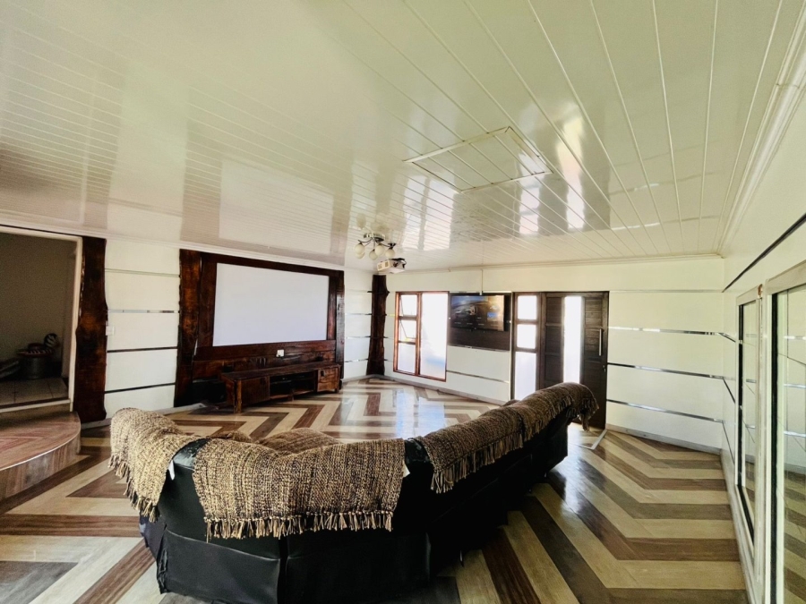 4 Bedroom Property for Sale in Wavecrest Western Cape